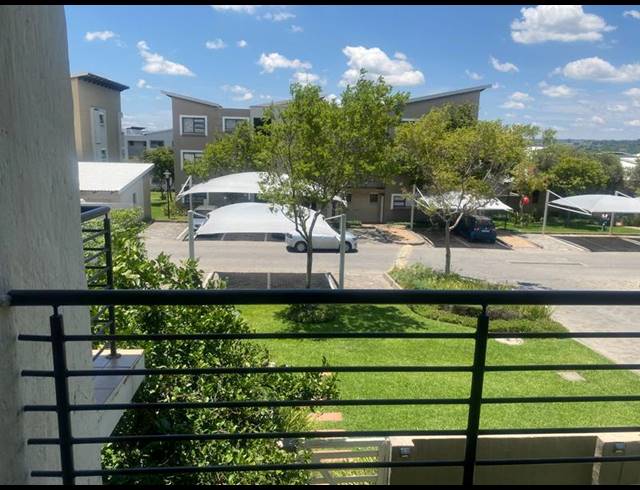 2 BEDROOM APARTMENT FOR SALE IN THE PADDOCKS
